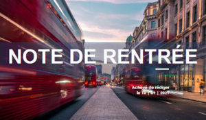 image flou avec bus rouge